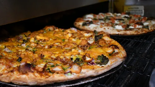 Pizza Gallery Red 39